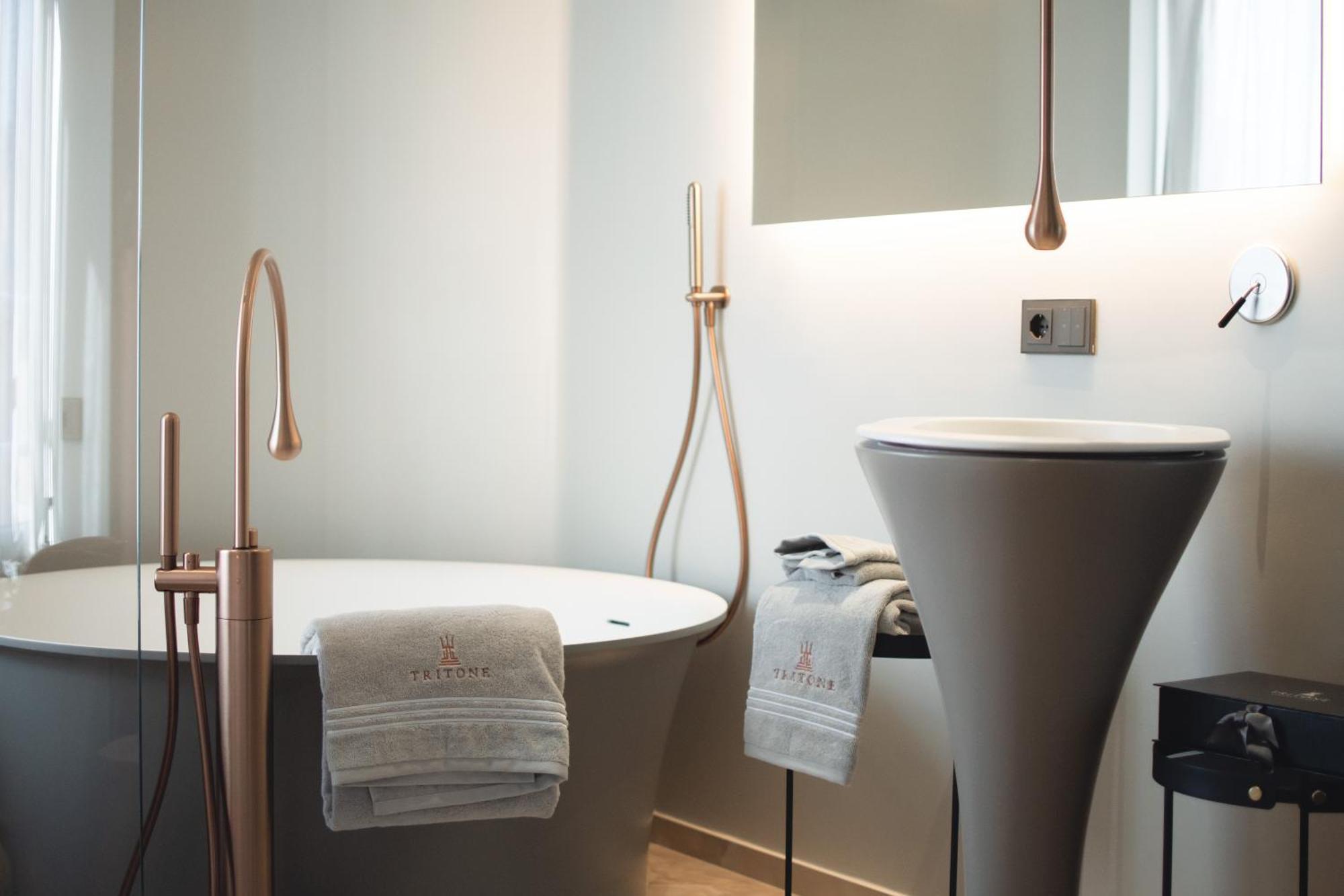 Tritone Luxury Suites Fontana Di Trevi Roma Exterior foto